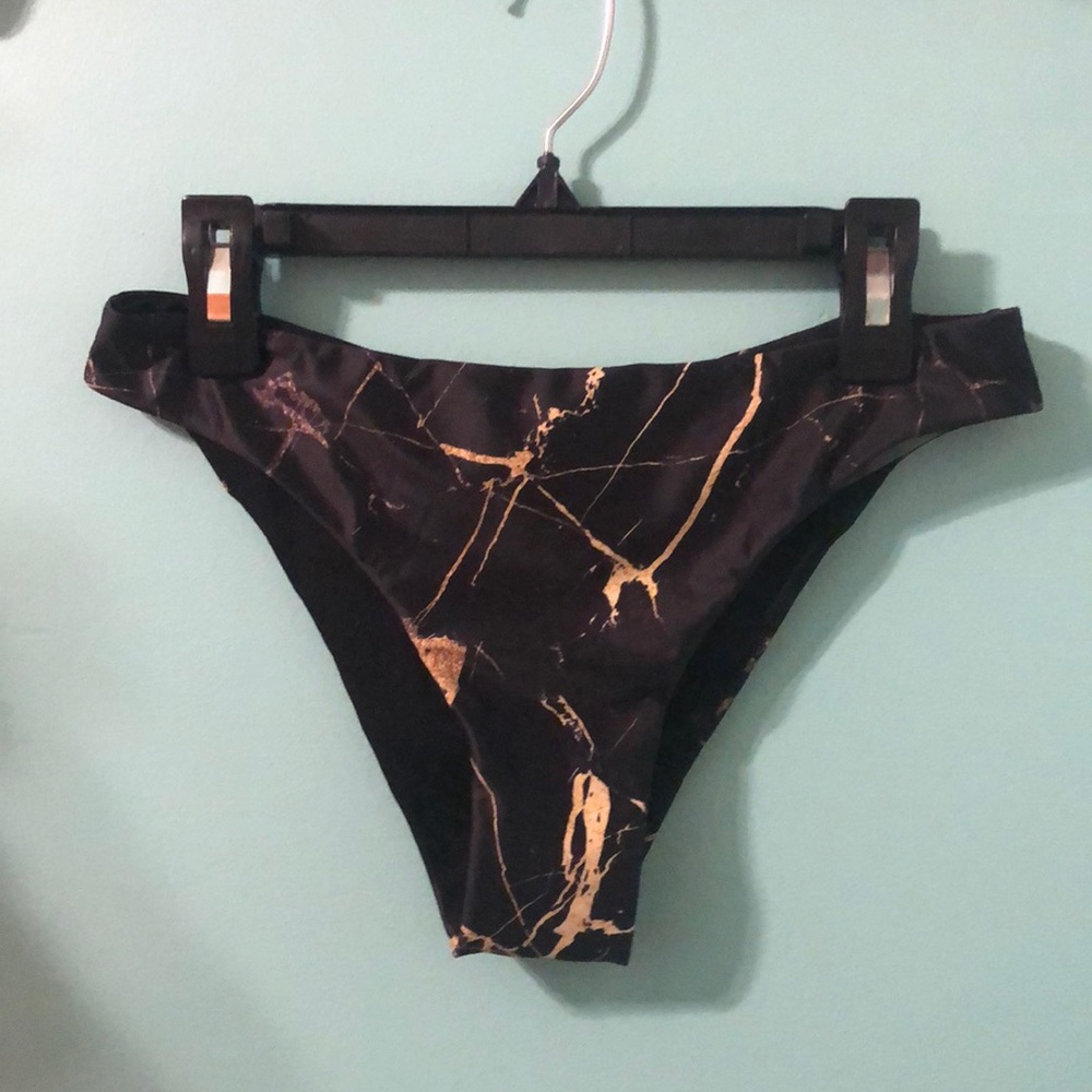 swim suit - Picture 4 of 7